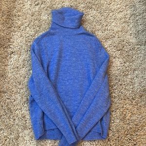 A new day turtle neck size small